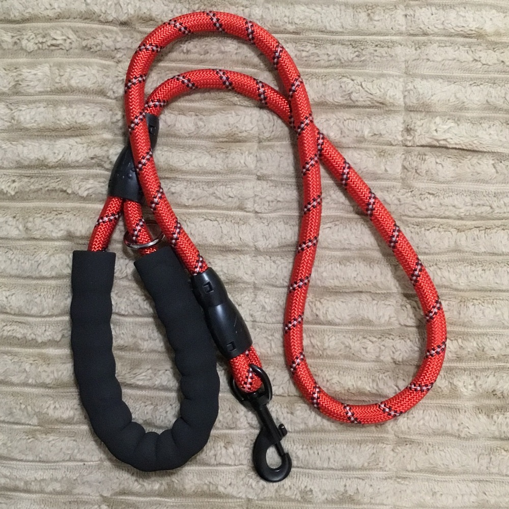 Red Braided Rope Dog Leash with Padded Handle, NWOT.